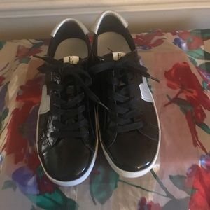 ED Gillen Ellen Degeneres Patent Court Sneaker